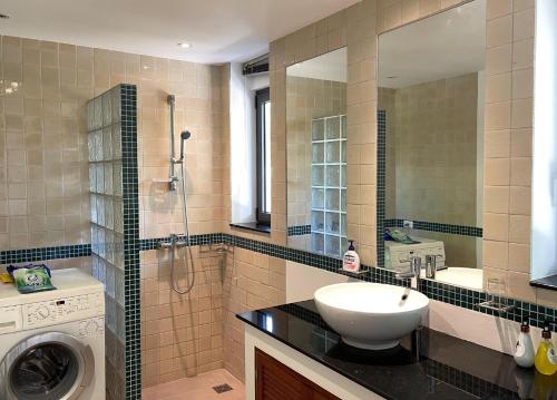 Ένα μπάνιο στο Andaman Hills - panoramic sea view house with maid