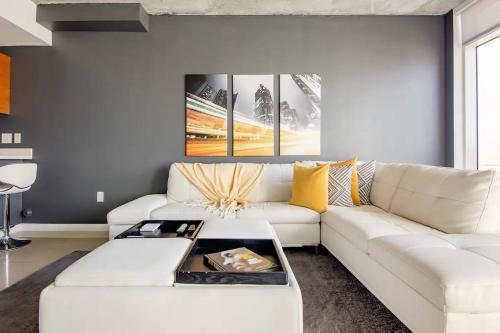 A seating area at Midtwon Miami Wynwood Condo