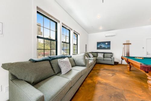 Gallery image of Edna's Corner Game Room in Garibaldi