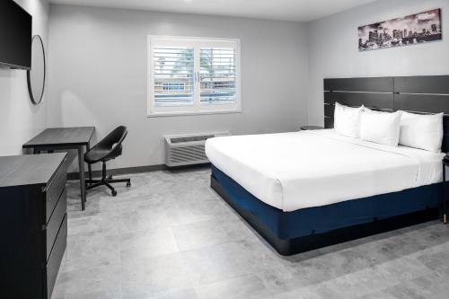 Cama o camas de una habitación en Hollywood Inn Express LAX