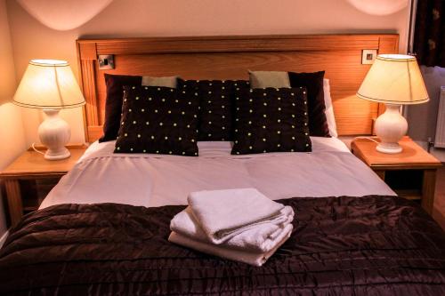 Postel nebo postele na pokoji v ubytování Murphys Hotel