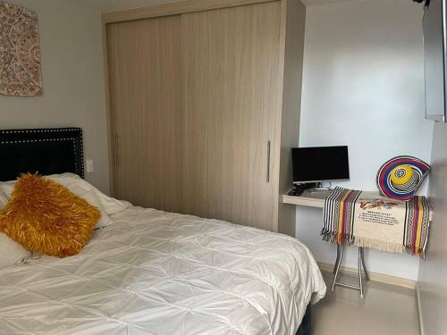 a bedroom with a bed and a desk with a computer at New Lovely 3 bedroom condo with an AWESOME view! in Bello