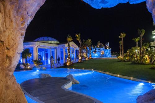 Πισίνα στο ή κοντά στο Kristall e Giardini dell'Eden