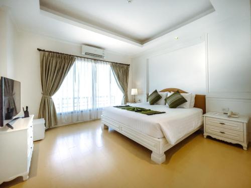 Ένα ή περισσότερα κρεβάτια σε δωμάτιο στο Royal Nakhara Hotel and Convention Centre