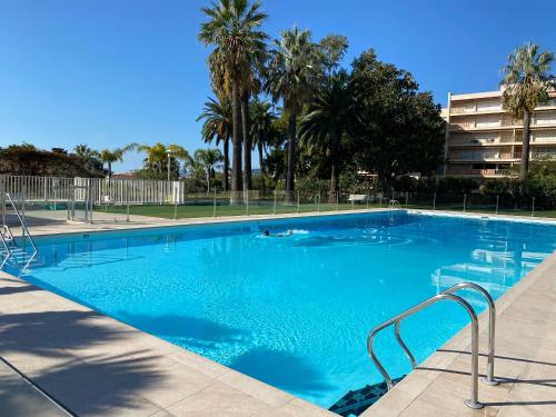 Appartement Juan-Les-Pins, 4 pieces, 80m2, Residence Luxe Piscine Tennis