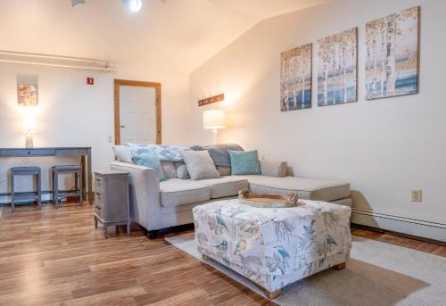 Ruang duduk di Downtown Apartments in Bar Harbor