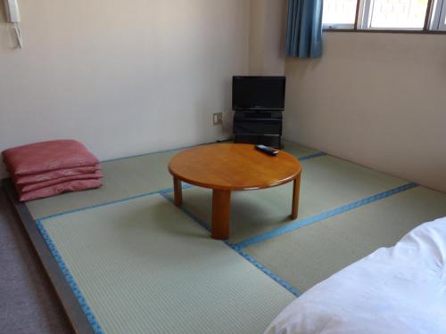 a room with a table in the corner of a room at Oomukou Ryokan in Hakuba