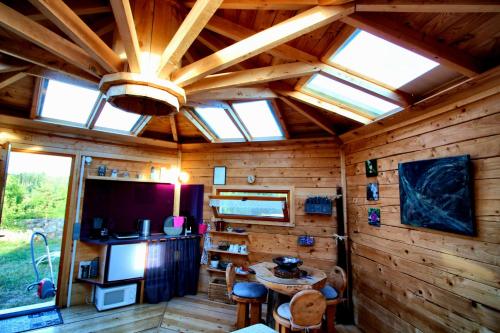 Kuchyň nebo kuchyňský kout v ubytování Eco Yourte