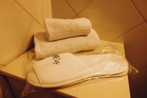 a pile of towels sitting on top of a counter at Villa Priolo in Ciminna