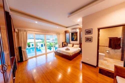 a bedroom with a bed and a bathroom with a tub at Hua Hin Horizon in Hua Hin