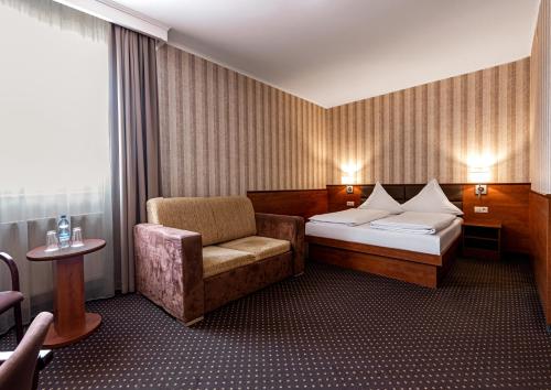 Postel nebo postele na pokoji v ubytování Premium Hotel Bacero Wrocław