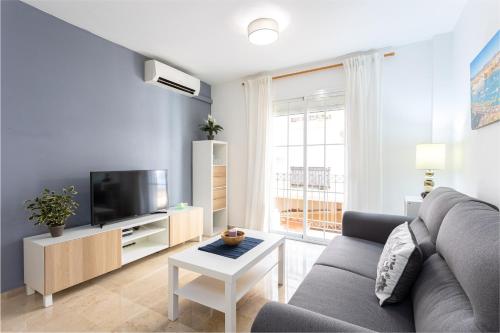 Holidays2Malaga Capuchinos French balconies, private parking, WiFi & Air con