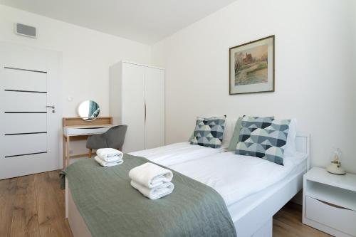 Ένα ή περισσότερα κρεβάτια σε δωμάτιο στο Symphony Modern Tower Apartamenty