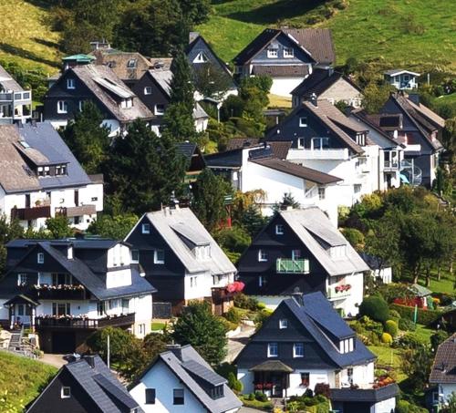 Pemandangan umum bagi Winterberg atau pemandangan bandar yang diambil dari rumah percutian