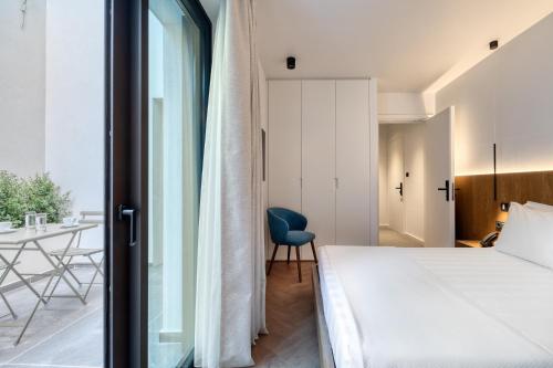 a bedroom with a bed and a table at Neoma in Athens