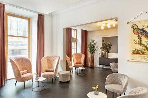 a waiting room with chairs and a mirror at HYPERION Hotel Salzburg in Salzburg