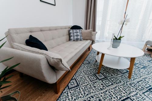 a living room with a couch and a table at Evo Residence Taietura Turcului in Cluj-Napoca
