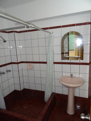Bilik mandi di Hotel Nova