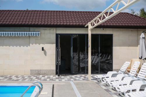 Kolam renang di atau dekat dengan Dvin Hotel