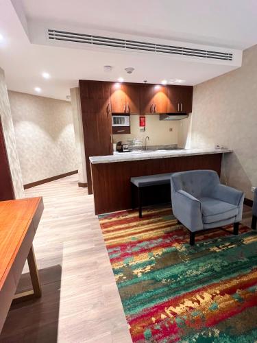 Cucina o angolo cottura di City Seasons Suites