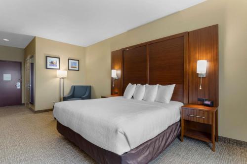 Postel nebo postele na pokoji v ubytování Best Western Texas City