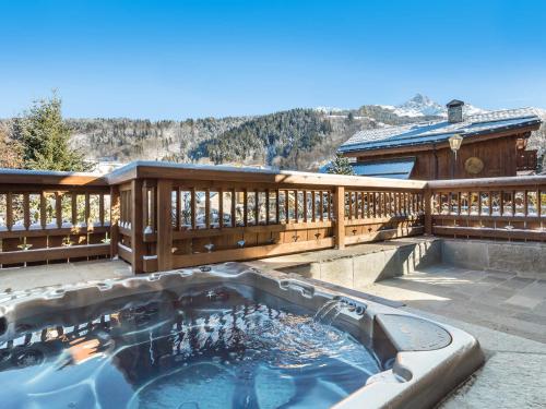 Chalet moderne avec jacuzzi et 5 chambres, proche télécabine et ski-bus, Méribel Le Raffort - FR-1-566-14