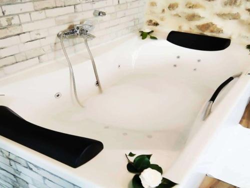 Amplia Habitación con Jacuzzi y terraza