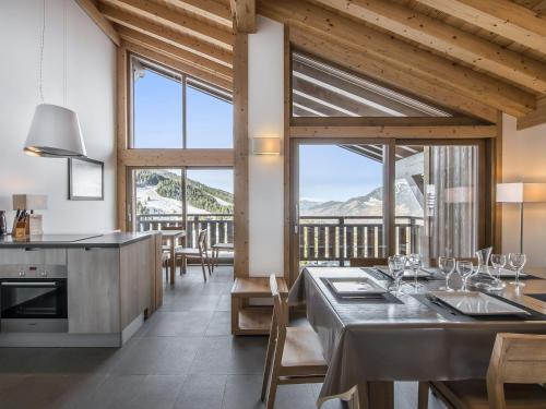 Appartement Duplex 8 pers. au Centre de Courchevel Moriond, à 150m des Pistes - FR-1-563-4