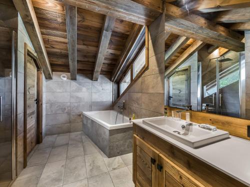 a bathroom with a tub and a sink at Appartement Méribel, 6 pièces, 10 personnes - FR-1-566-10 in Les Allues