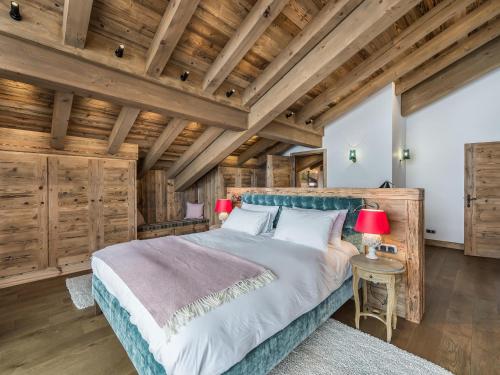 Krevet ili kreveti u jedinici u objektu Chalet Courchevel 1650, 6 pièces, 10 personnes - FR-1-563-89