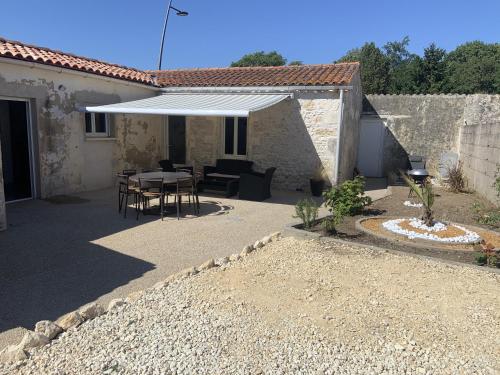Fotografia z galérie ubytovania Maison charentaise pleine de charme v destinácii Saint-Nazaire-sur-Charente