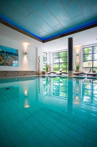 Πισίνα στο ή κοντά στο Yachthotel Chiemsee GmbH