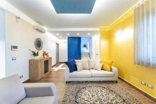 Гостиная зона в Zaffiro Lavico rooms Etna nature sea