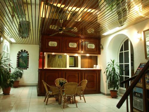 Galería fotográfica de Hôtel Le Nathania en San Pedro