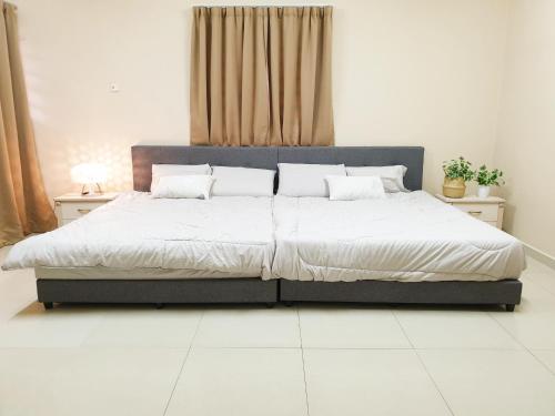 Ένα ή περισσότερα κρεβάτια σε δωμάτιο στο Airport Garden Stay #corner hoise 5 rooms #free wifi #parking #tv chanel