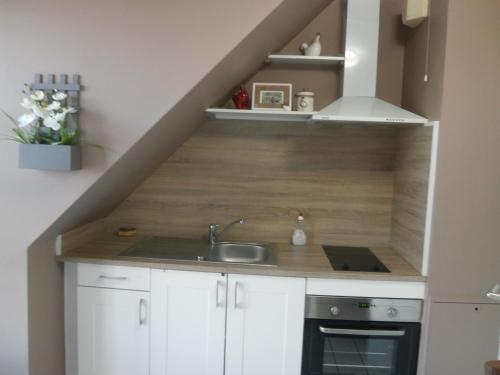 Dapur atau dapur kecil di Escapade au coeur de Honfleur avec parking privé et vue panoramique