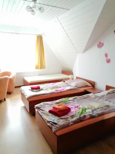 a room with two beds in a room at Pasja in Świeradów-Zdrój