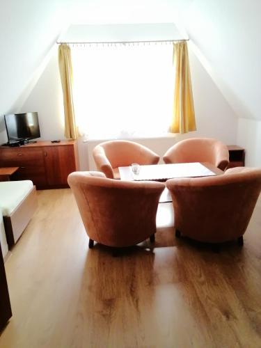 a living room with two chairs and a table at Pasja in Świeradów-Zdrój