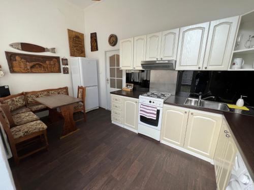 Zdjęcie z galerii obiektu Apartment Alice Center w Karlowych Warach