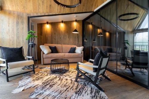 Χώρος καθιστικού στο Luxury Apartment Kavkaz View