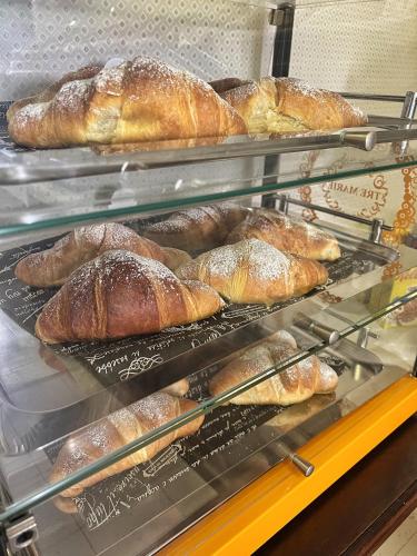 a display case filled with lots of loaves of bread at Hotel Paradiso in Lago Patria