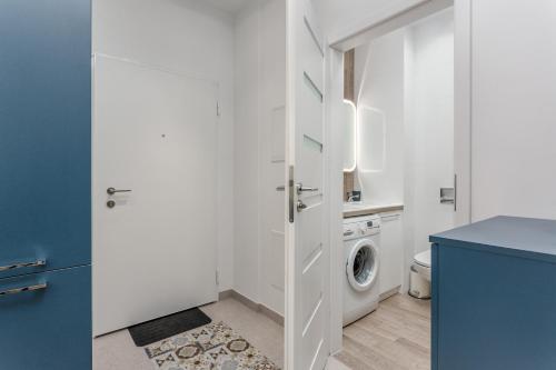 a laundry room with a washer and dryer at Chill Apartments Warsaw Airport in Warsaw
