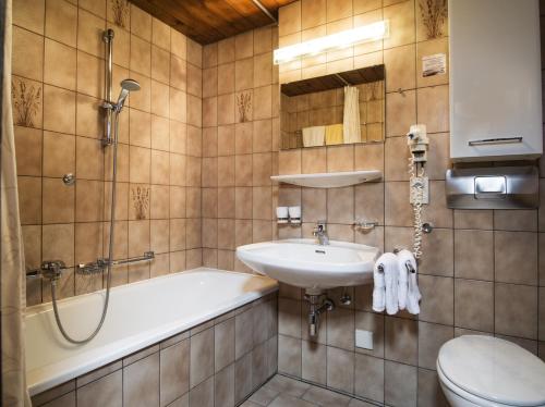 Kupatilo u objektu Appartementhaus Gastein inklusive Alpentherme gratis