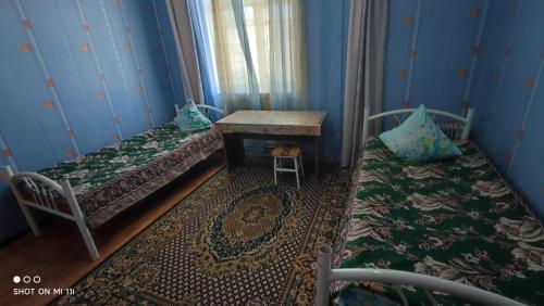 Ένα ή περισσότερα κρεβάτια σε δωμάτιο στο Umid Hostel