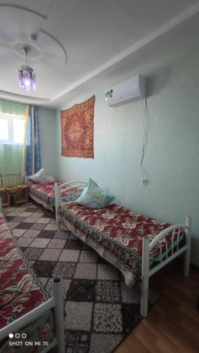 Ένα ή περισσότερα κρεβάτια σε δωμάτιο στο Umid Hostel