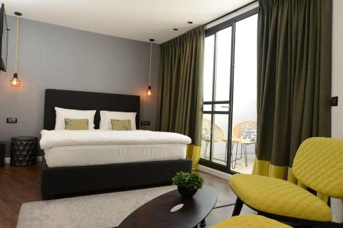 מיטה או מיטות בחדר ב-ADVA Boutique מלון אדווה