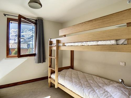 a bedroom with two bunk beds and a window at Appartement spacieux & confortable, proche des pistes, balcon, sauna, hammam, WIFI inclus - FR-1-344-135 in Les Menuires
