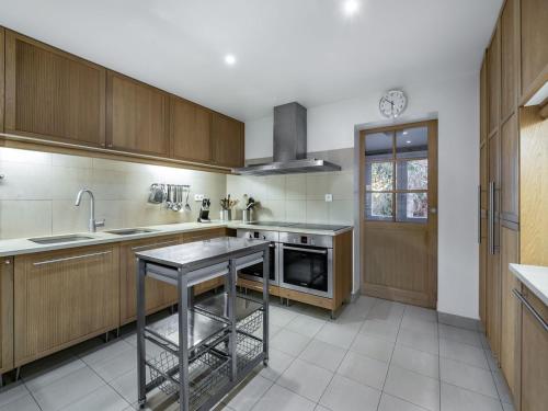 Photo de la galerie de l'établissement Chalet spacieux proche pistes, Courchevel 1850 - FR-1-564-4, à Courchevel