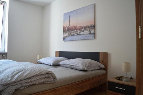 Posteľ alebo postele v izbe v ubytovaní Apartmán u Malého jezu