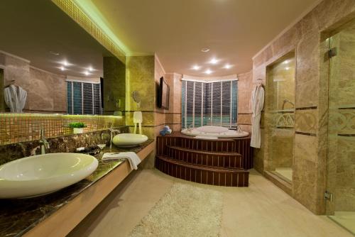 Koupelna v ubytování Sentido Kamelya Selin Luxury Resort & SPA